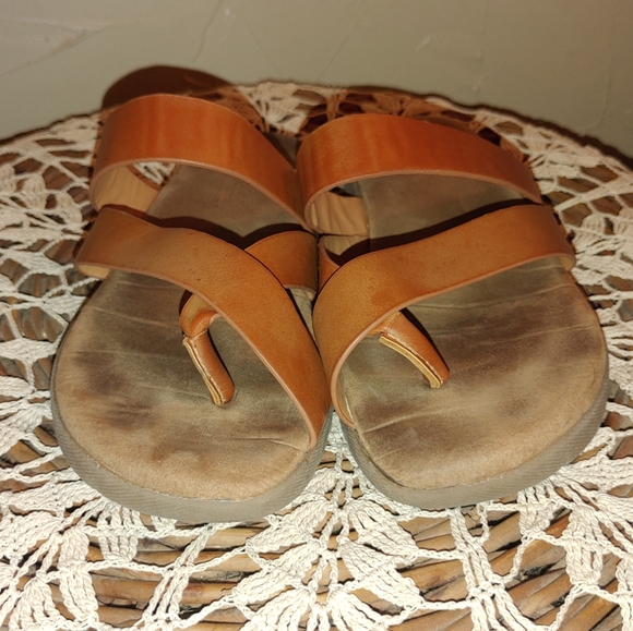 Comfy Soles Bamboo Chestnut Brown Strappy Sandals - Picture 7 of 11